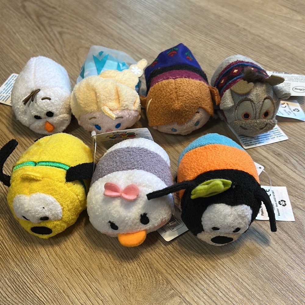 NWT tsum tsum frozen and mickeys friends